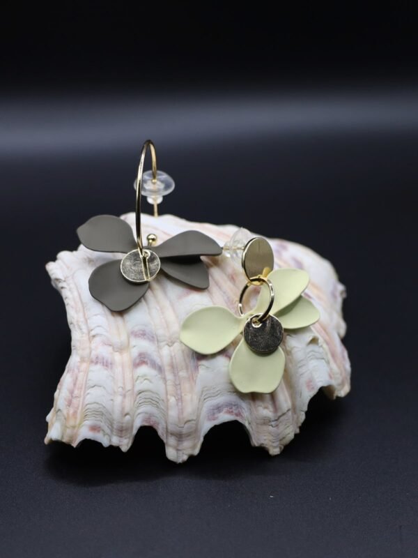 Asymmetric Floral Dangle Earrings in Double Color Acrylic