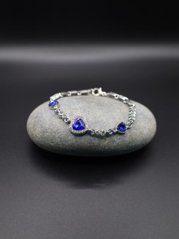 Heart-Shaped Ocean Blue Crystal Bracelet - gg000038