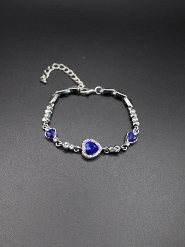 Heart-Shaped Ocean Blue Crystal Bracelet - gg000038