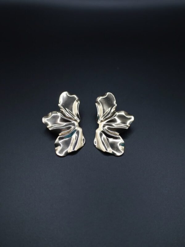 minimalist-half-flower-stud-earrings-gg000042