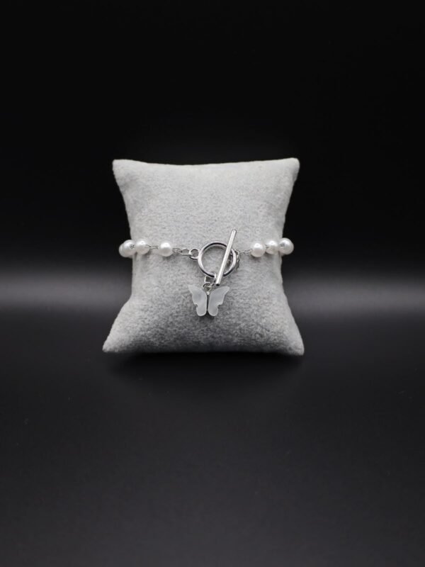 Pearl String Bracelet with Butterfly Charm - gg000037