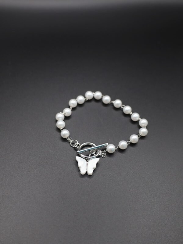 Pearl String Bracelet with Butterfly Charm - gg000037