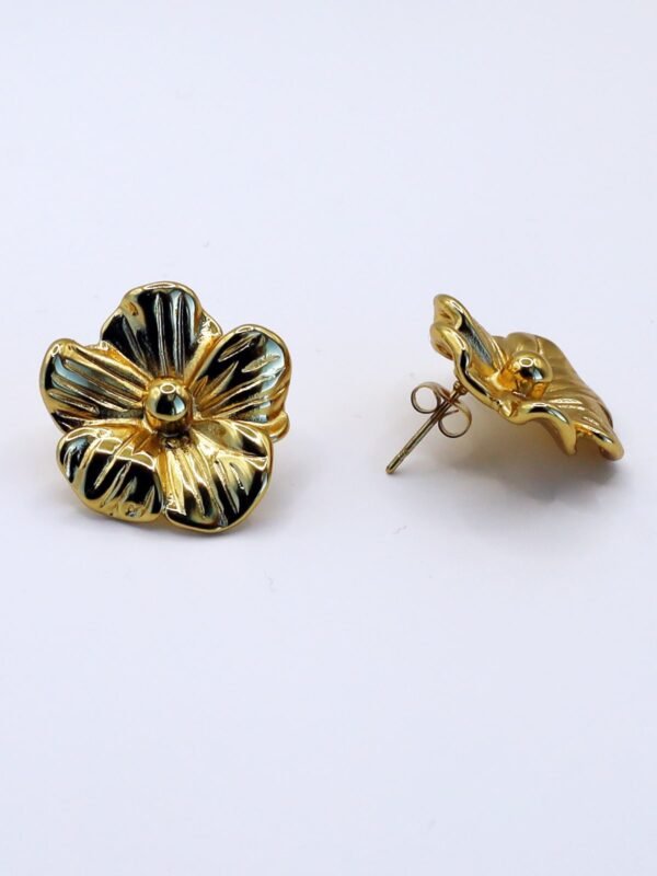 Gold-Toned Flower Stud Earrings - gg000060