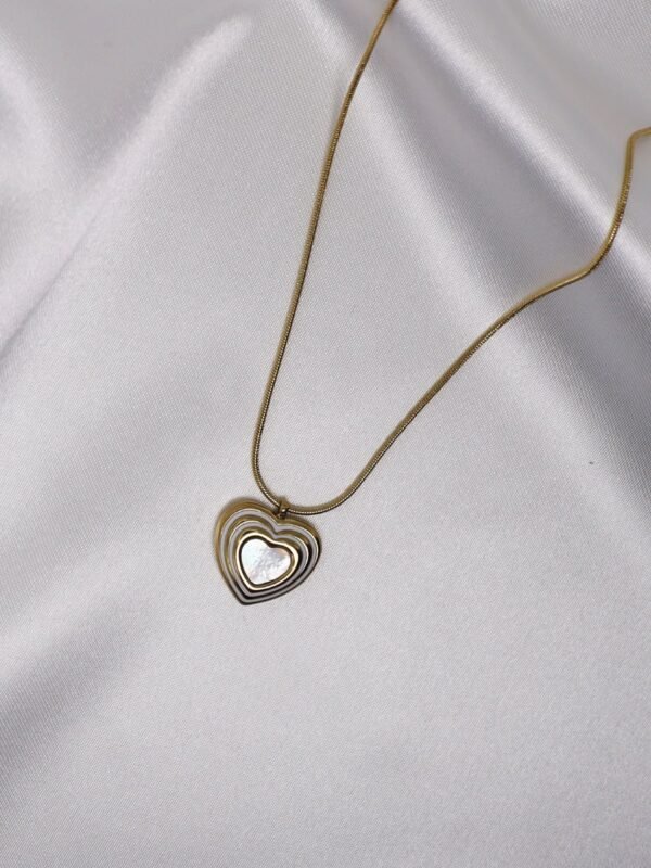 Layered Mother of Pearl Heart Pendant Necklace - gg000089