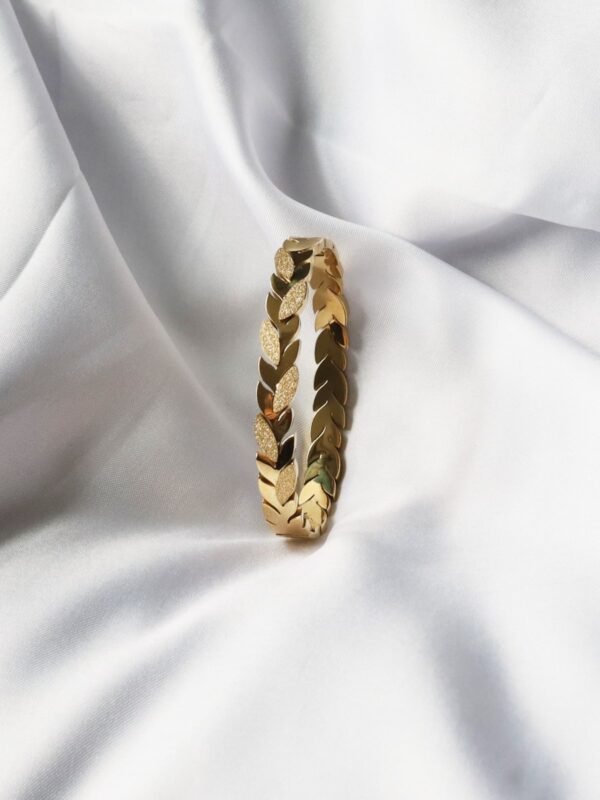 Gold-Plated leaf-Pattern Stainless Steel Bangle